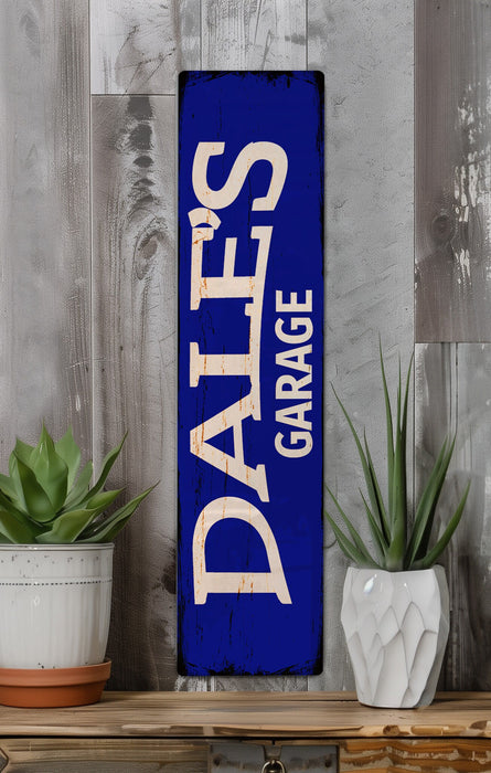 a blue sign that says date's garage garage