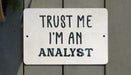 a white sign that says trust me i'm an analist