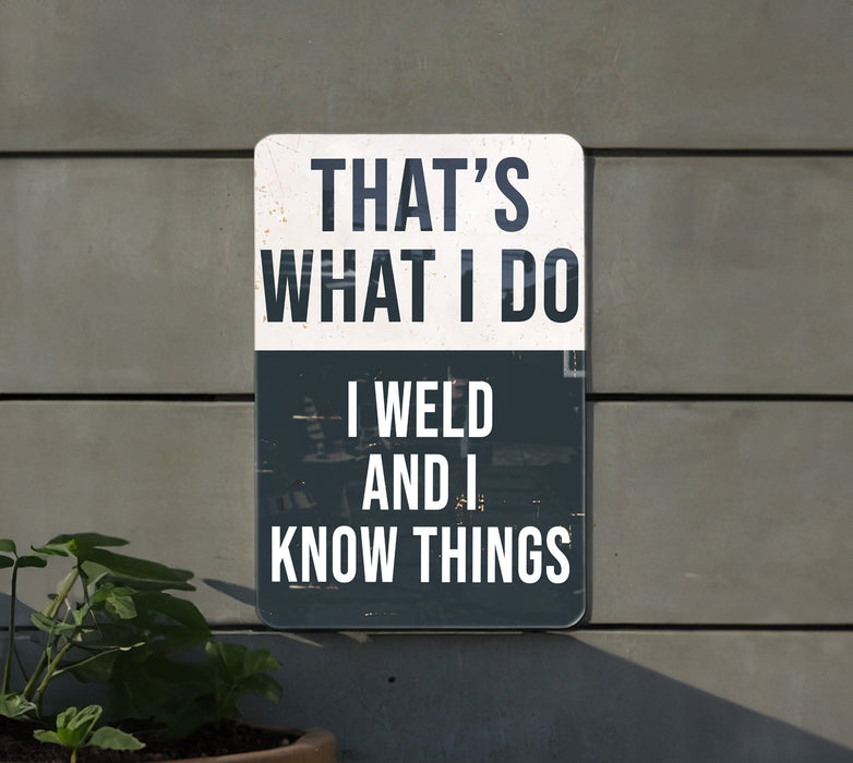 a sign that says, that's what i do i weed and i know