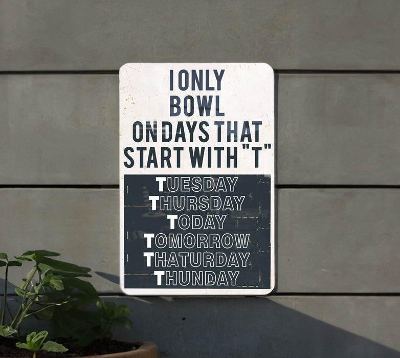 a sign on the side of a building that says only bowl on days that start