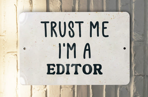 a white sign that says trust me i'm a editor