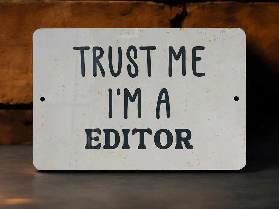 a white sign that says trust me i'm a editor