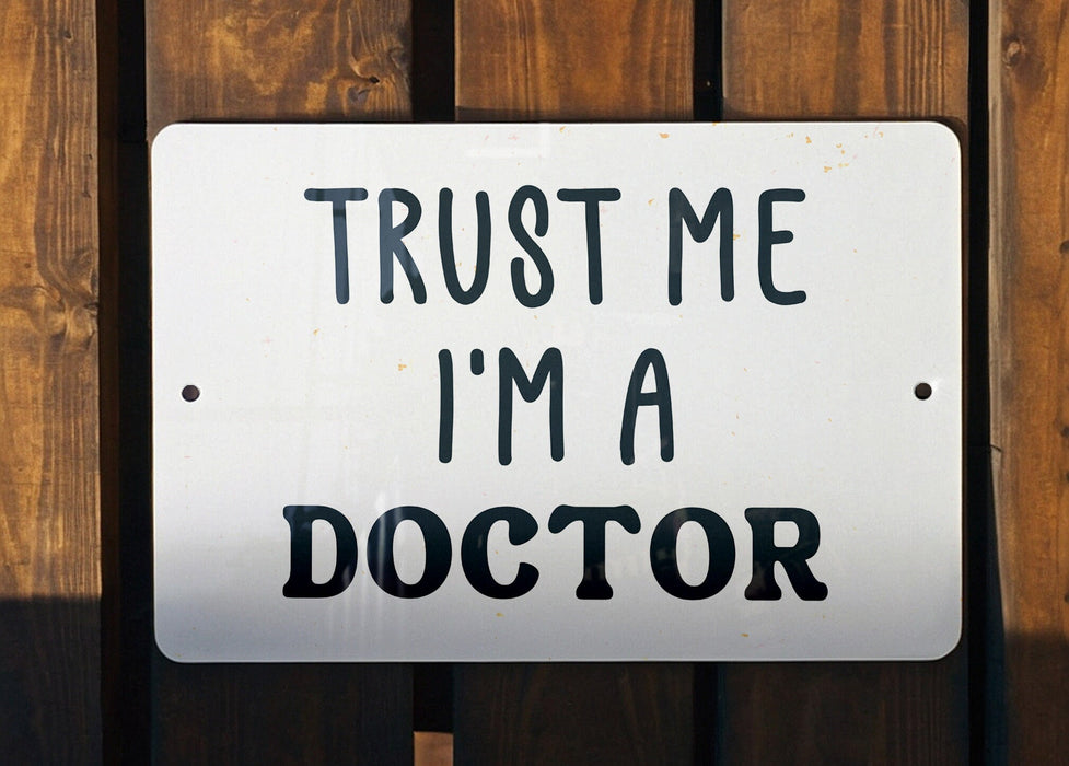 a sign that says trust me i'm a doctor