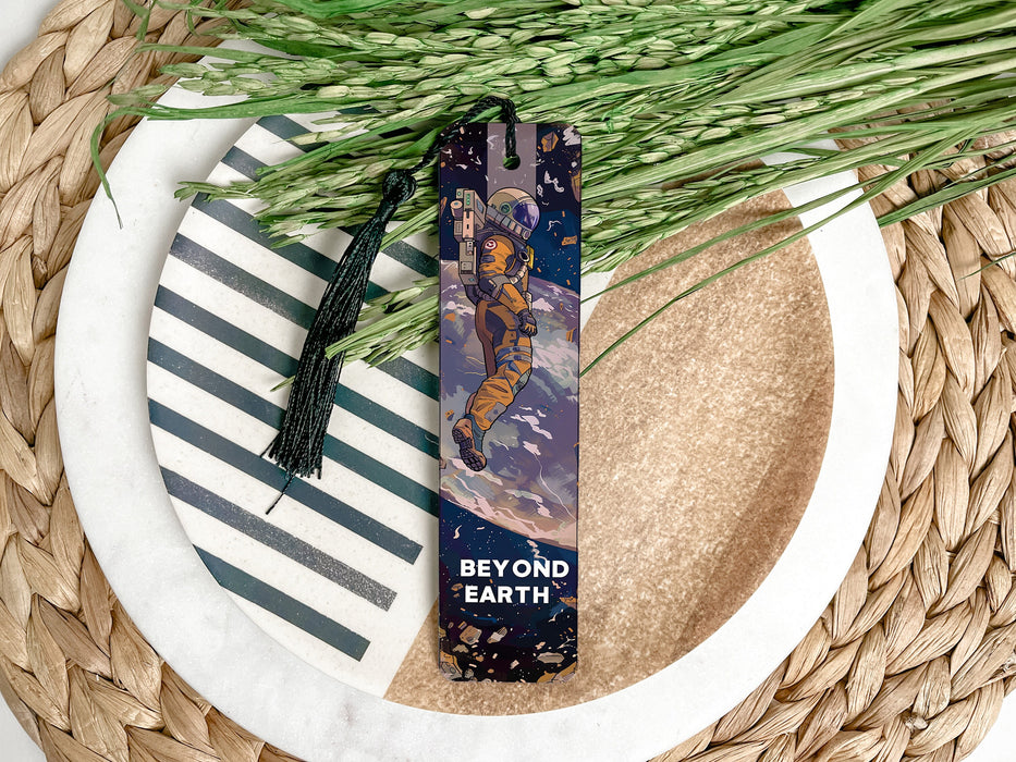 a pair of skis sitting on top of a plate