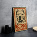 A metal sign with a dog illustration and the text "DOGO ARGENTINO" is displayed on a table.
