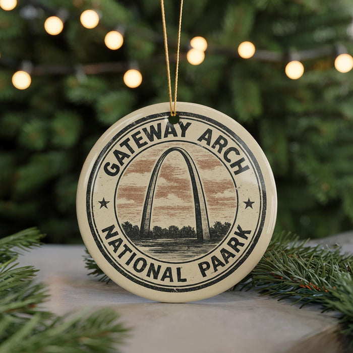 A circular ornament with the text "GATEWAY ARCH NATIONAL PARK" and an illustration of the Gateway Arch, which is a famous monument located in St. Louis, Missouri.